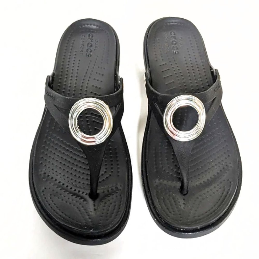 Crocs Sanrah Beveled Circle Wedge Flip in Black